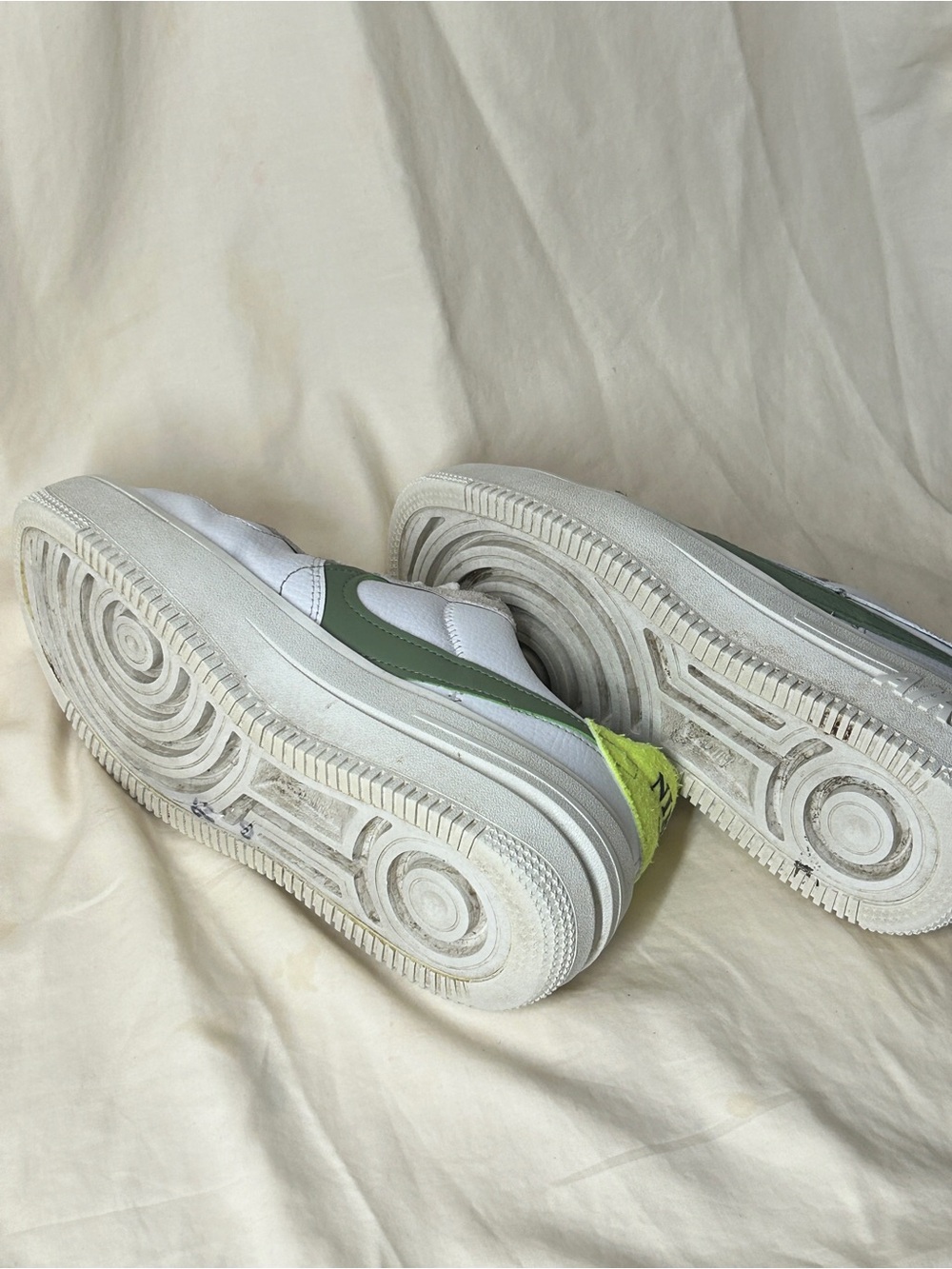 Nike Women's Air Force 1 PLT.AF.ORM sneakers in white, oil green, & volt size 8 - Picture 7 of 7